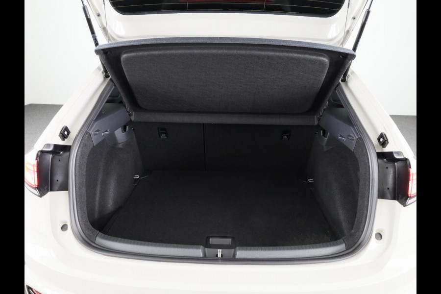 Volkswagen Taigo 1.0 TSI R-Line 110 PK | Black Style | Navigatie | Camera | Stoelverwarming | Extra getint glas