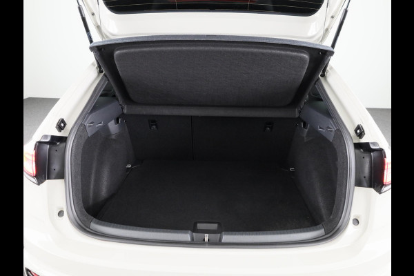 Volkswagen Taigo 1.0 TSI R-Line 110 PK | Black Style | Navigatie | Camera | Stoelverwarming | Extra getint glas