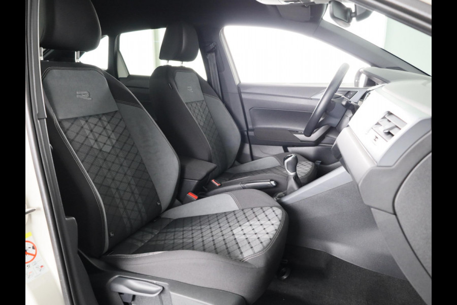Volkswagen Taigo 1.0 TSI R-Line 110 PK | Black Style | Navigatie | Camera | Stoelverwarming | Extra getint glas