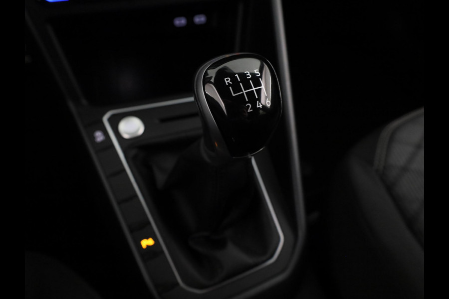 Volkswagen Taigo 1.0 TSI R-Line 110 PK | Black Style | Navigatie | Camera | Stoelverwarming | Extra getint glas