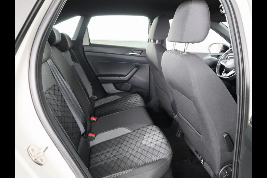 Volkswagen Taigo 1.0 TSI R-Line 110 PK | Black Style | Navigatie | Camera | Stoelverwarming | Extra getint glas