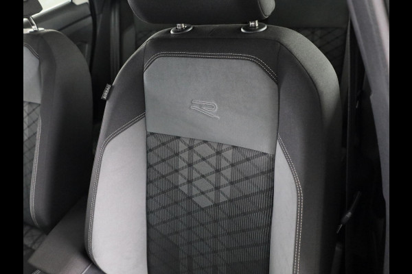 Volkswagen Taigo 1.0 TSI R-Line 110 PK | Black Style | Navigatie | Camera | Stoelverwarming | Extra getint glas