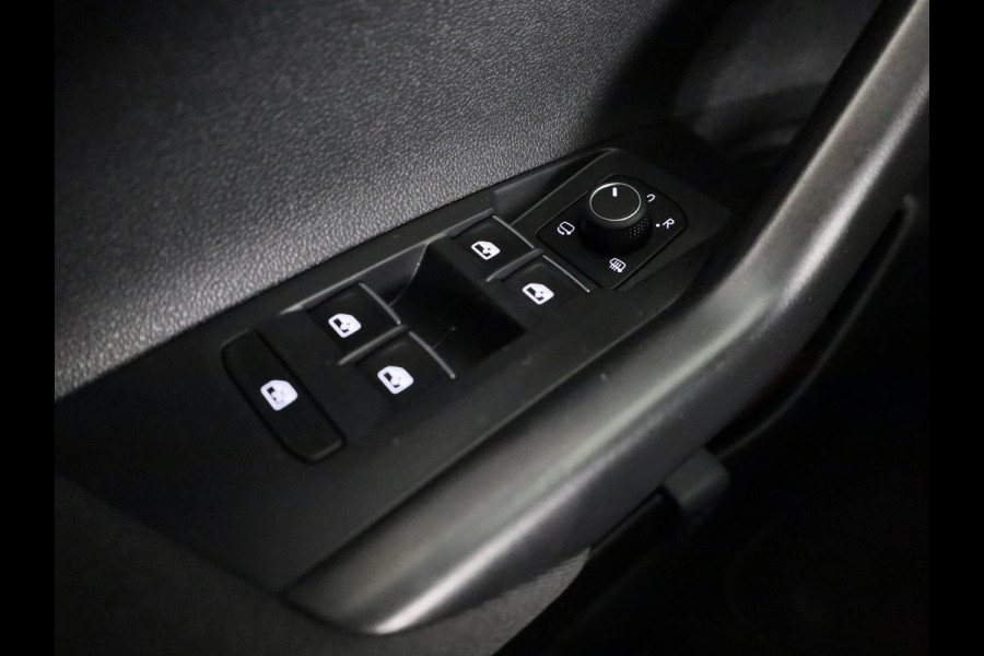 Volkswagen Taigo 1.0 TSI R-Line 110 PK | Black Style | Navigatie | Camera | Stoelverwarming | Extra getint glas