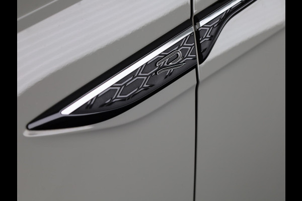 Volkswagen Taigo 1.0 TSI R-Line 110 PK | Black Style | Navigatie | Camera | Stoelverwarming | Extra getint glas