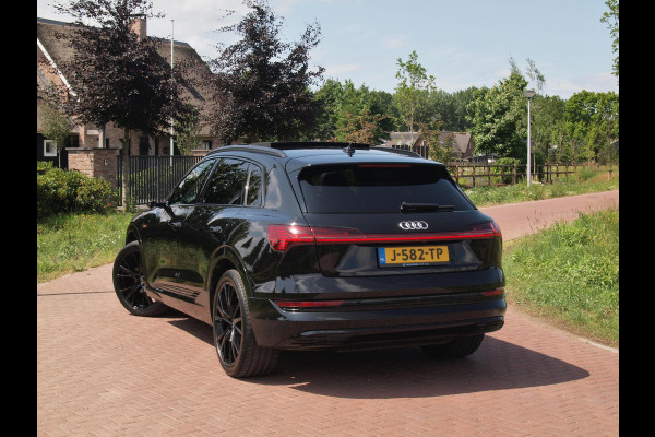 Audi e-tron e-tron 55 quattro 95 kWh | Panoramadak | 360 Camera | Apple Carplay | Bang & Olufsen | Head-Up Display | Trekhaak |