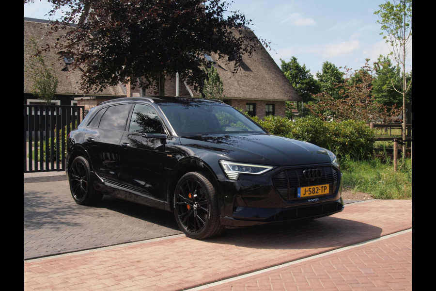 Audi e-tron e-tron 55 quattro 95 kWh | Panoramadak | 360 Camera | Apple Carplay | Bang & Olufsen | Head-Up Display | Trekhaak |