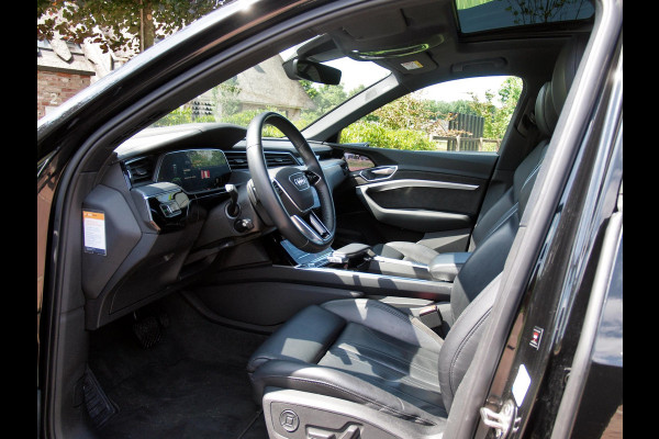 Audi e-tron e-tron 55 quattro 95 kWh | Panoramadak | 360 Camera | Apple Carplay | Bang & Olufsen | Head-Up Display | Trekhaak |