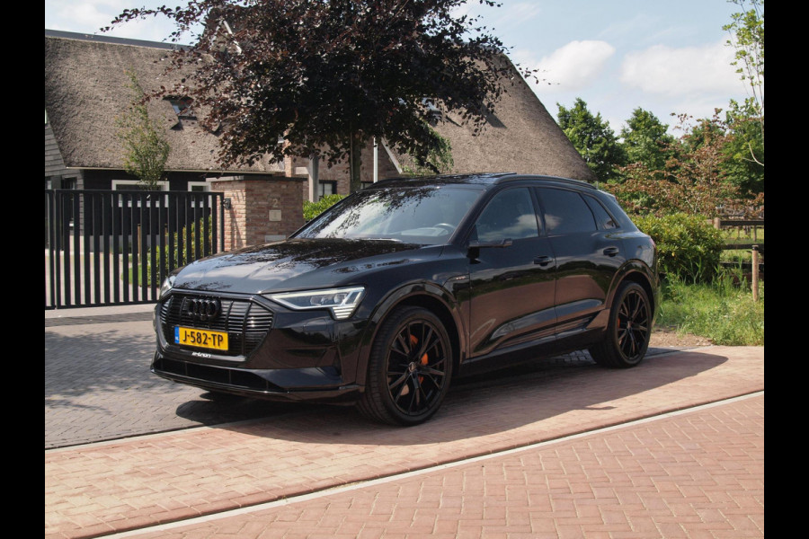 Audi e-tron e-tron 55 quattro 95 kWh | Panoramadak | 360 Camera | Apple Carplay | Bang & Olufsen | Head-Up Display | Trekhaak |