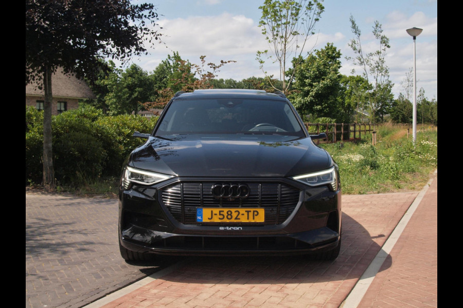 Audi e-tron e-tron 55 quattro 95 kWh | Panoramadak | 360 Camera | Apple Carplay | Bang & Olufsen | Head-Up Display | Trekhaak |