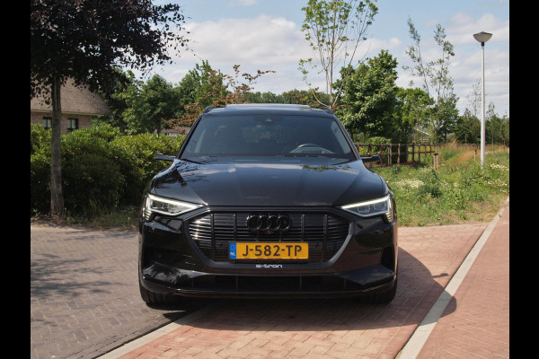 Audi e-tron e-tron 55 quattro 95 kWh | Panoramadak | 360 Camera | Apple Carplay | Bang & Olufsen | Head-Up Display | Trekhaak |