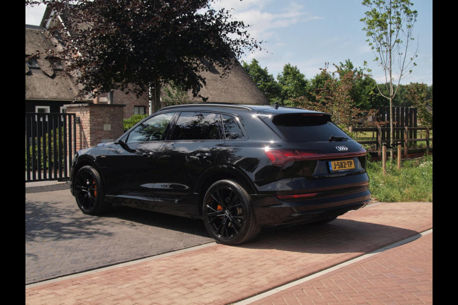 Audi e-tron e-tron 55 quattro 95 kWh | Panoramadak | 360 Camera | Apple Carplay | Bang & Olufsen | Head-Up Display | Trekhaak |