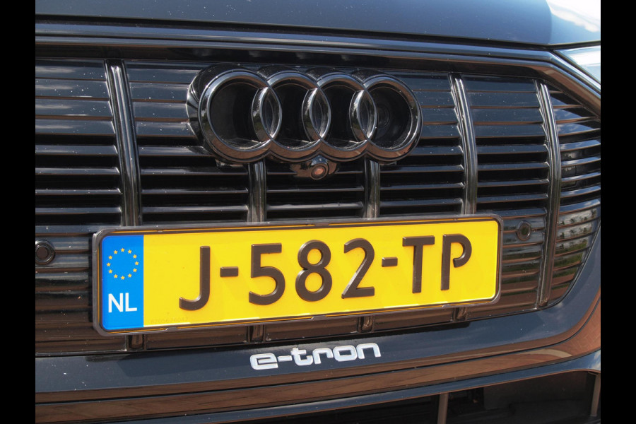 Audi e-tron e-tron 55 quattro 95 kWh | Panoramadak | 360 Camera | Apple Carplay | Bang & Olufsen | Head-Up Display | Trekhaak |