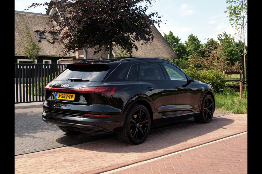 Audi e-tron e-tron 55 quattro 95 kWh | Panoramadak | 360 Camera | Apple Carplay | Bang & Olufsen | Head-Up Display | Trekhaak |