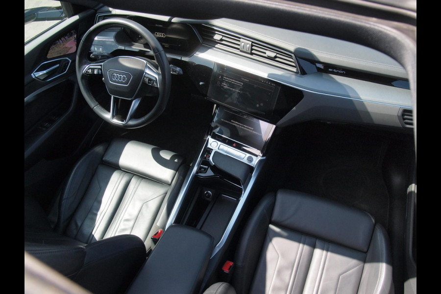 Audi e-tron e-tron 55 quattro 95 kWh | Panoramadak | 360 Camera | Apple Carplay | Bang & Olufsen | Head-Up Display | Trekhaak |