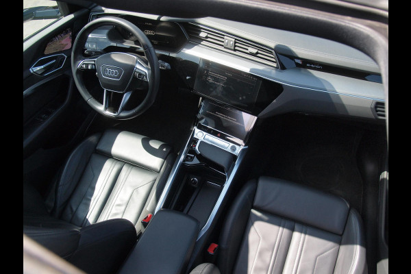 Audi e-tron e-tron 55 quattro 95 kWh | Panoramadak | 360 Camera | Apple Carplay | Bang & Olufsen | Head-Up Display | Trekhaak |