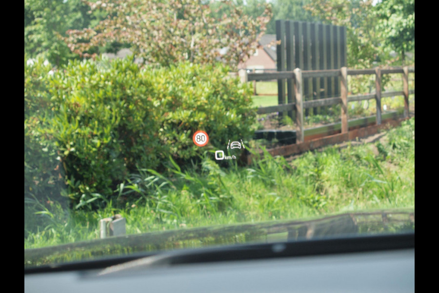 Audi e-tron e-tron 55 quattro 95 kWh | Panoramadak | 360 Camera | Apple Carplay | Bang & Olufsen | Head-Up Display | Trekhaak |