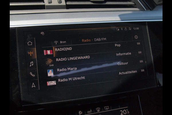 Audi e-tron e-tron 55 quattro 95 kWh | Panoramadak | 360 Camera | Apple Carplay | Bang & Olufsen | Head-Up Display | Trekhaak |