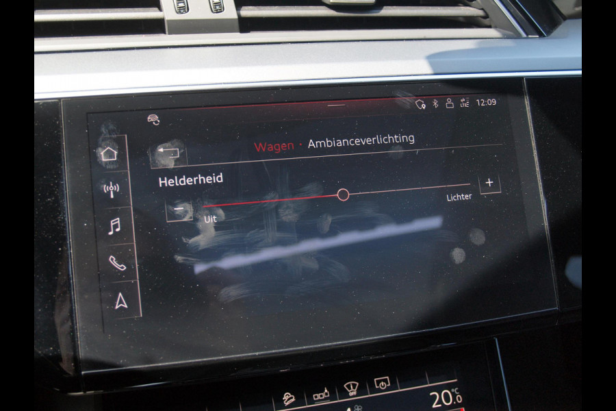 Audi e-tron e-tron 55 quattro 95 kWh | Panoramadak | 360 Camera | Apple Carplay | Bang & Olufsen | Head-Up Display | Trekhaak |
