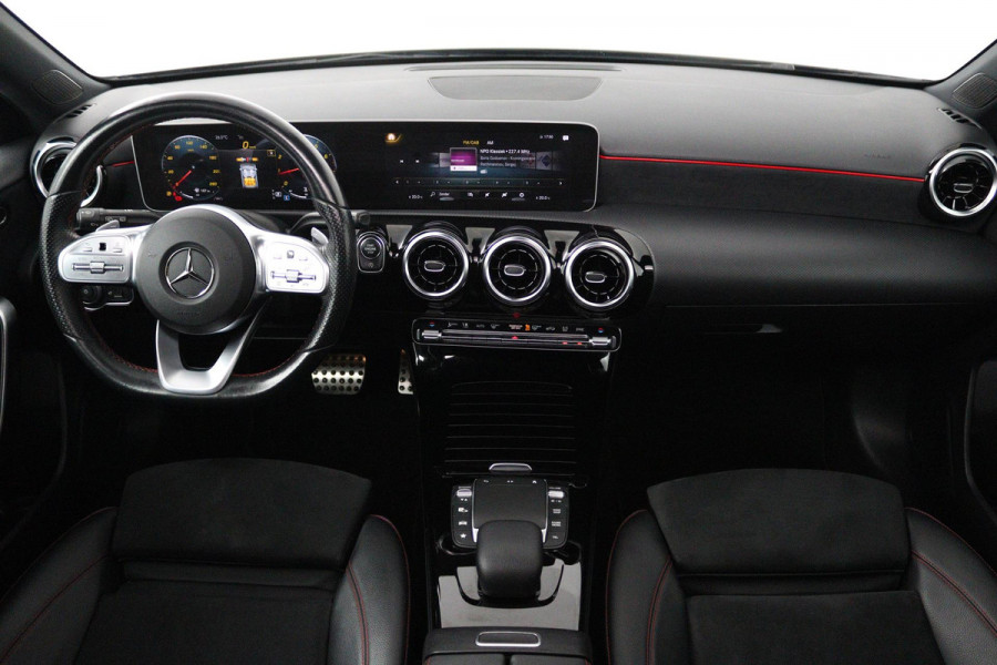 Mercedes-Benz A-Klasse 180 Business Solution AMG Plus (PANORAMADAK, STOELVERWARMING, ACHTERUITRIJCAMERA, GOED ONDERHOUDEN)