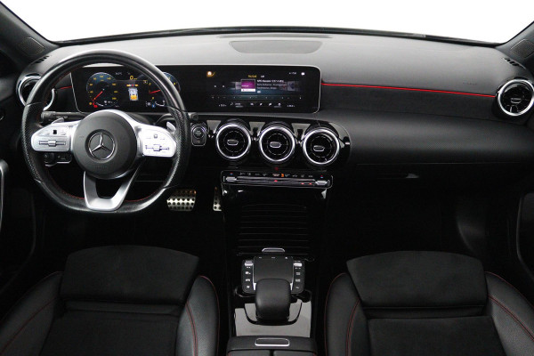 Mercedes-Benz A-Klasse 180 Business Solution AMG Plus (PANORAMADAK, STOELVERWARMING, ACHTERUITRIJCAMERA, GOED ONDERHOUDEN)