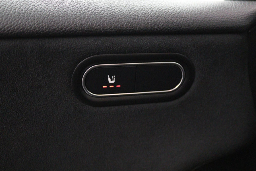 Mercedes-Benz A-Klasse 180 Business Solution AMG Plus (PANORAMADAK, STOELVERWARMING, ACHTERUITRIJCAMERA, GOED ONDERHOUDEN)