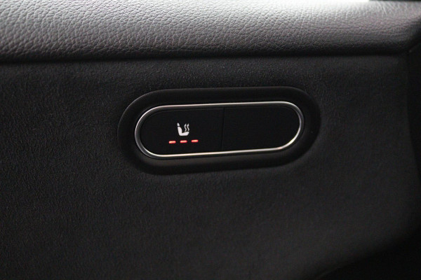 Mercedes-Benz A-Klasse 180 Business Solution AMG Plus (PANORAMADAK, STOELVERWARMING, ACHTERUITRIJCAMERA, GOED ONDERHOUDEN)