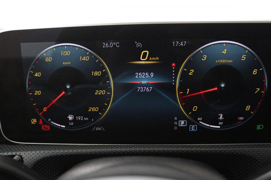 Mercedes-Benz A-Klasse 180 Business Solution AMG Plus (PANORAMADAK, STOELVERWARMING, ACHTERUITRIJCAMERA, GOED ONDERHOUDEN)