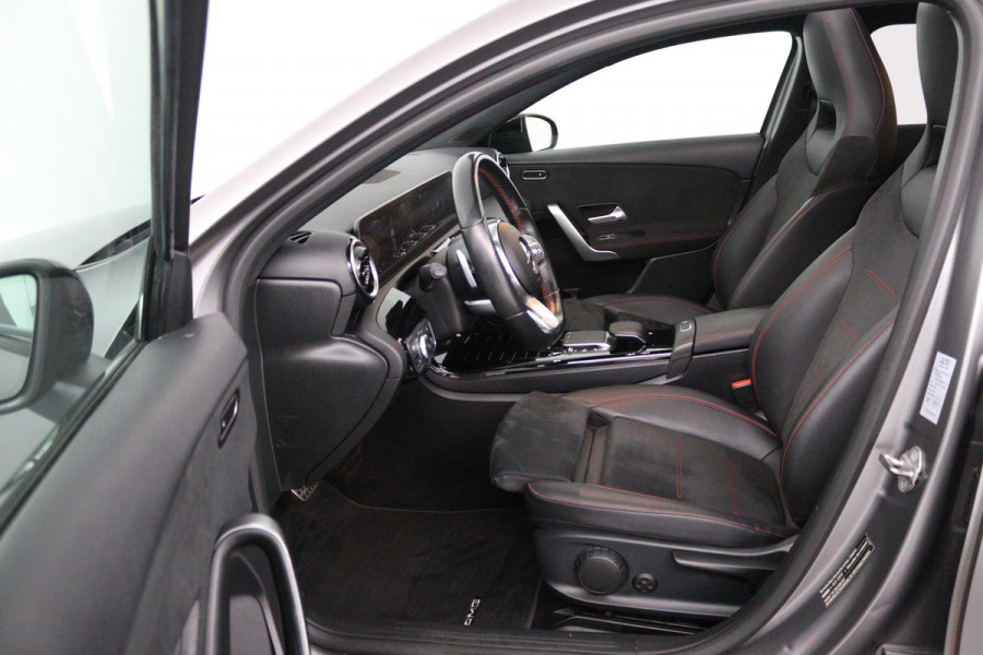 Mercedes-Benz A-Klasse 180 Business Solution AMG Plus (PANORAMADAK, STOELVERWARMING, ACHTERUITRIJCAMERA, GOED ONDERHOUDEN)