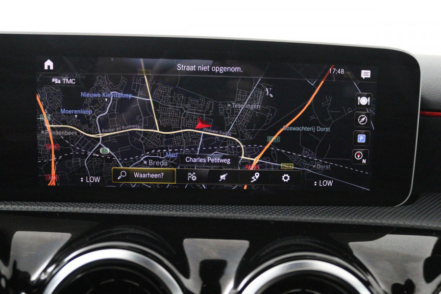 Mercedes-Benz A-Klasse 180 Business Solution AMG Plus (PANORAMADAK, STOELVERWARMING, ACHTERUITRIJCAMERA, GOED ONDERHOUDEN)