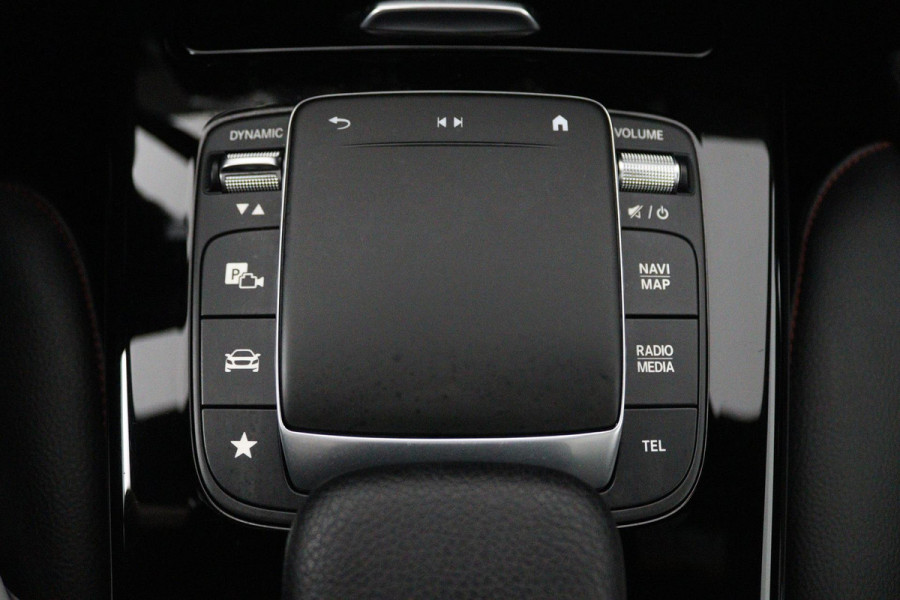 Mercedes-Benz A-Klasse 180 Business Solution AMG Plus (PANORAMADAK, STOELVERWARMING, ACHTERUITRIJCAMERA, GOED ONDERHOUDEN)