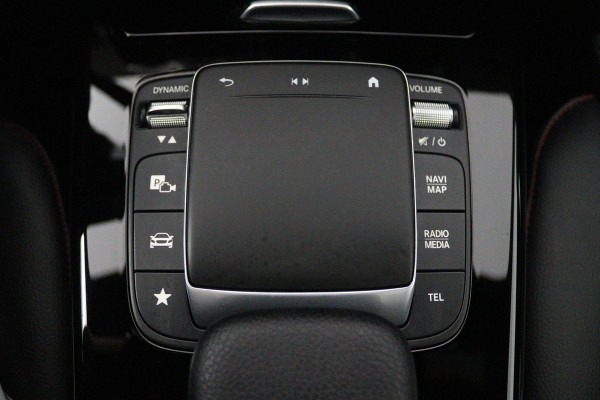 Mercedes-Benz A-Klasse 180 Business Solution AMG Plus (PANORAMADAK, STOELVERWARMING, ACHTERUITRIJCAMERA, GOED ONDERHOUDEN)