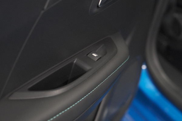 Peugeot 208 PureTech 100 Allure | Adaptieve Cruise Control | Camera | Apple Carplay