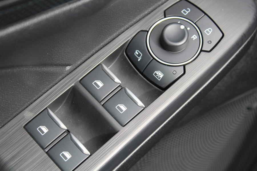 Ford Kuga 2.5-225pk PHEV ST-Line X. Hybride rijden voor een redelijke prijs ! Stoel- en voorraamverwarming, B&O soundsystem, navigatie, telefoonvoorb., metallic lak, LM wielen, side- en lane assist, camera v+a, adaptive cruise control, elektr. achterklep etc., etc.