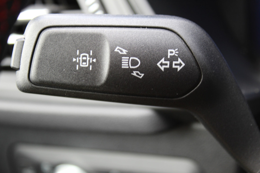 Ford Kuga 2.5-225pk PHEV ST-Line X. Hybride rijden voor een redelijke prijs ! Stoel- en voorraamverwarming, B&O soundsystem, navigatie, telefoonvoorb., metallic lak, LM wielen, side- en lane assist, camera v+a, adaptive cruise control, elektr. achterklep etc., etc.