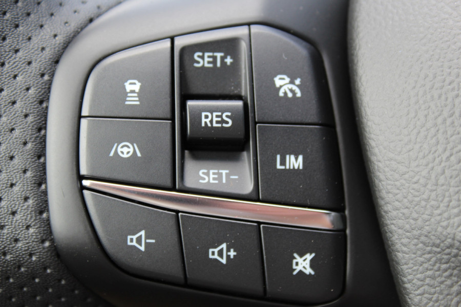 Ford Kuga 2.5-225pk PHEV ST-Line X. Hybride rijden voor een redelijke prijs ! Stoel- en voorraamverwarming, B&O soundsystem, navigatie, telefoonvoorb., metallic lak, LM wielen, side- en lane assist, camera v+a, adaptive cruise control, elektr. achterklep etc., etc.