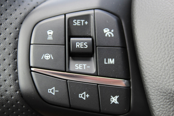 Ford Kuga 2.5-225pk PHEV ST-Line X. Hybride rijden voor een redelijke prijs ! Stoel- en voorraamverwarming, B&O soundsystem, navigatie, telefoonvoorb., metallic lak, LM wielen, side- en lane assist, camera v+a, adaptive cruise control, elektr. achterklep etc., etc.