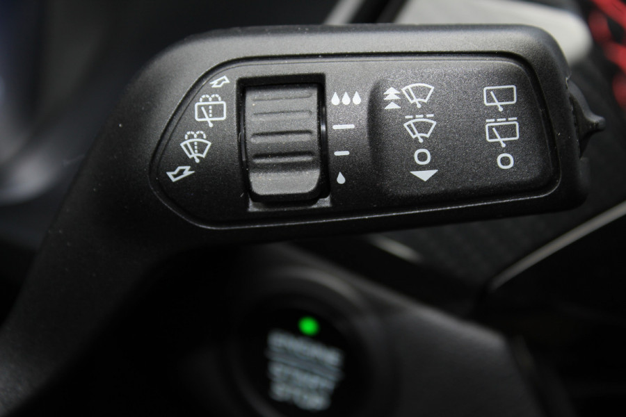 Ford Kuga 2.5-225pk PHEV ST-Line X. Hybride rijden voor een redelijke prijs ! Stoel- en voorraamverwarming, B&O soundsystem, navigatie, telefoonvoorb., metallic lak, LM wielen, side- en lane assist, camera v+a, adaptive cruise control, elektr. achterklep etc., etc.