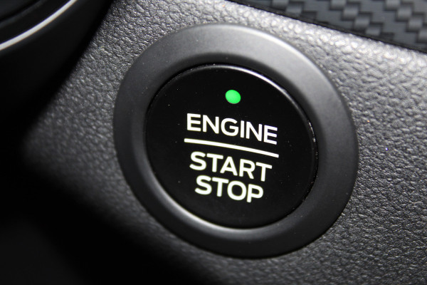 Ford Kuga 2.5-225pk PHEV ST-Line X. Hybride rijden voor een redelijke prijs ! Stoel- en voorraamverwarming, B&O soundsystem, navigatie, telefoonvoorb., metallic lak, LM wielen, side- en lane assist, camera v+a, adaptive cruise control, elektr. achterklep etc., etc.
