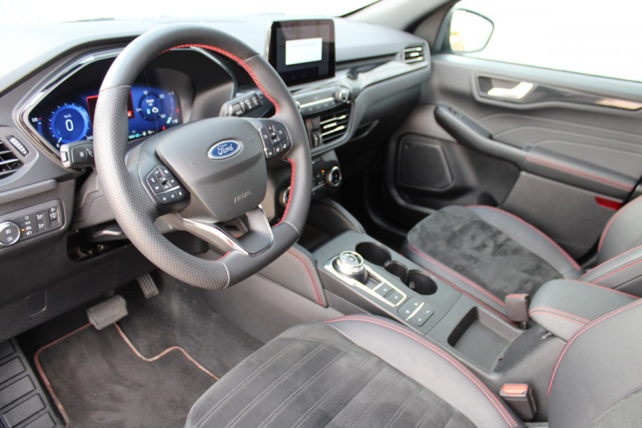 Ford Kuga 2.5-225pk PHEV ST-Line X. Hybride rijden voor een redelijke prijs ! Stoel- en voorraamverwarming, B&O soundsystem, navigatie, telefoonvoorb., metallic lak, LM wielen, side- en lane assist, camera v+a, adaptive cruise control, elektr. achterklep etc., etc.