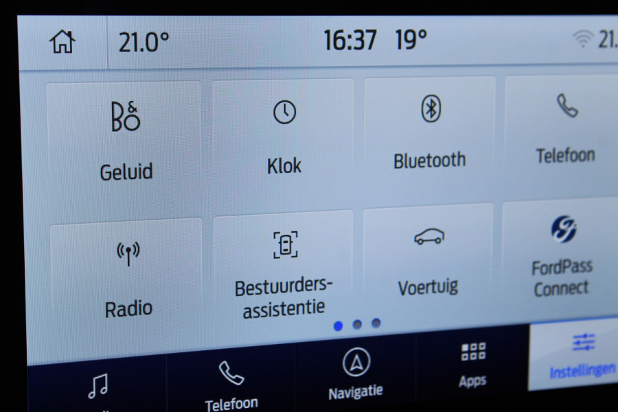 Ford Kuga 2.5-225pk PHEV ST-Line X. Hybride rijden voor een redelijke prijs ! Stoel- en voorraamverwarming, B&O soundsystem, navigatie, telefoonvoorb., metallic lak, LM wielen, side- en lane assist, camera v+a, adaptive cruise control, elektr. achterklep etc., etc.