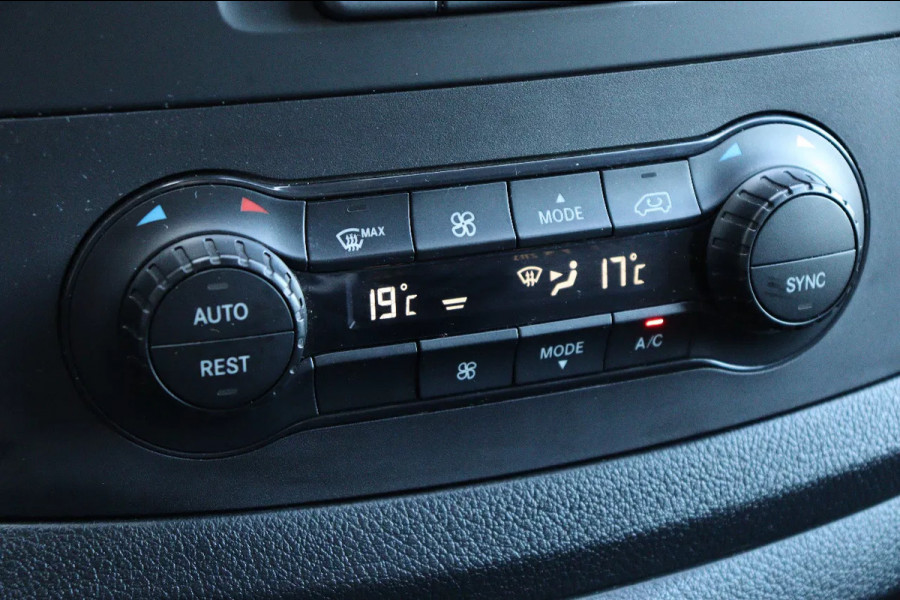 Mercedes-Benz Vito 114 CDi XL l AIRCO l NAVI l TREKHAAK l IMPERIAAL