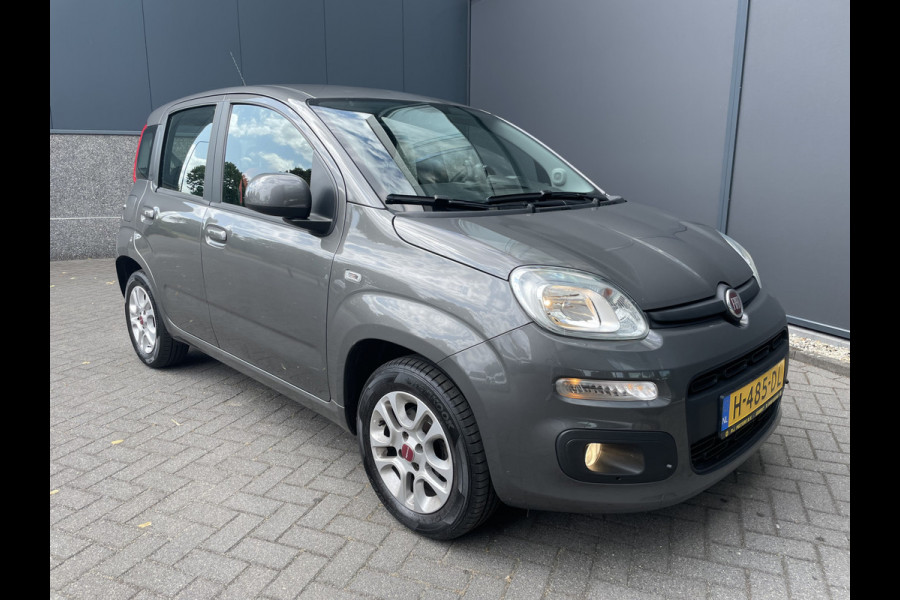 Fiat Panda 1.2 Lounge  5 zit plaatsen                          Airco - Bluetooth - Spiegels E V+VW - Centrale deurvergr. - E-Ramen voor - LMV 14"- ML Zeer goed onderhouden!