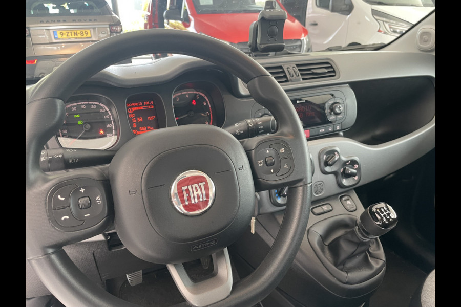 Fiat Panda 1.2 Lounge  5 zit plaatsen                          Airco - Bluetooth - Spiegels E V+VW - Centrale deurvergr. - E-Ramen voor - LMV 14"- ML Zeer goed onderhouden!