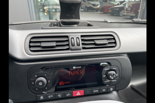 Fiat Panda 1.2 Lounge  5 zit plaatsen                          Airco - Bluetooth - Spiegels E V+VW - Centrale deurvergr. - E-Ramen voor - LMV 14"- ML Zeer goed onderhouden!