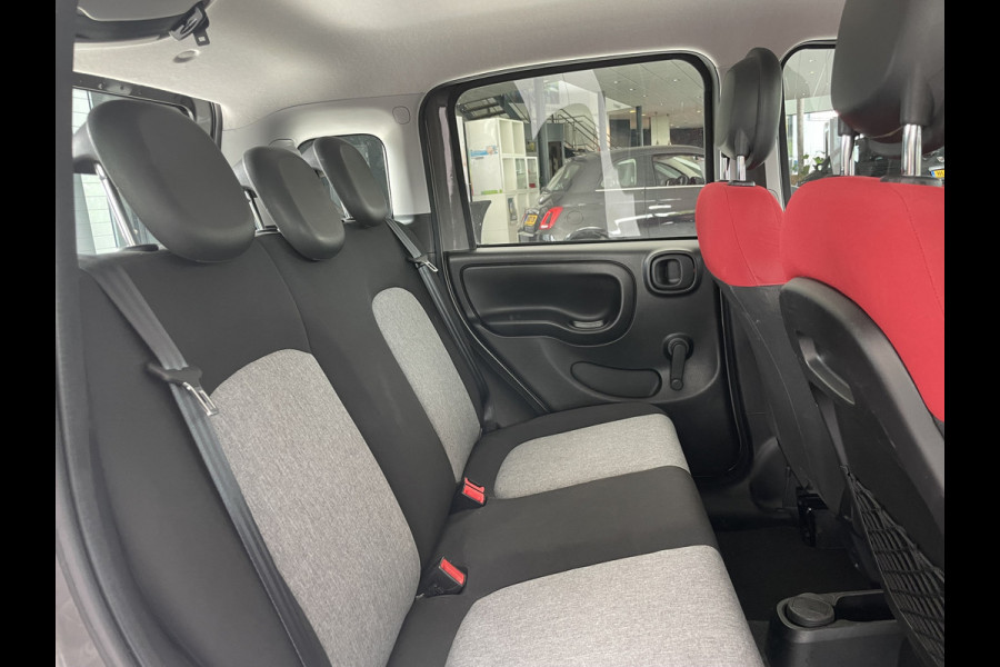 Fiat Panda 1.2 Lounge  5 zit plaatsen                          Airco - Bluetooth - Spiegels E V+VW - Centrale deurvergr. - E-Ramen voor - LMV 14"- ML Zeer goed onderhouden!