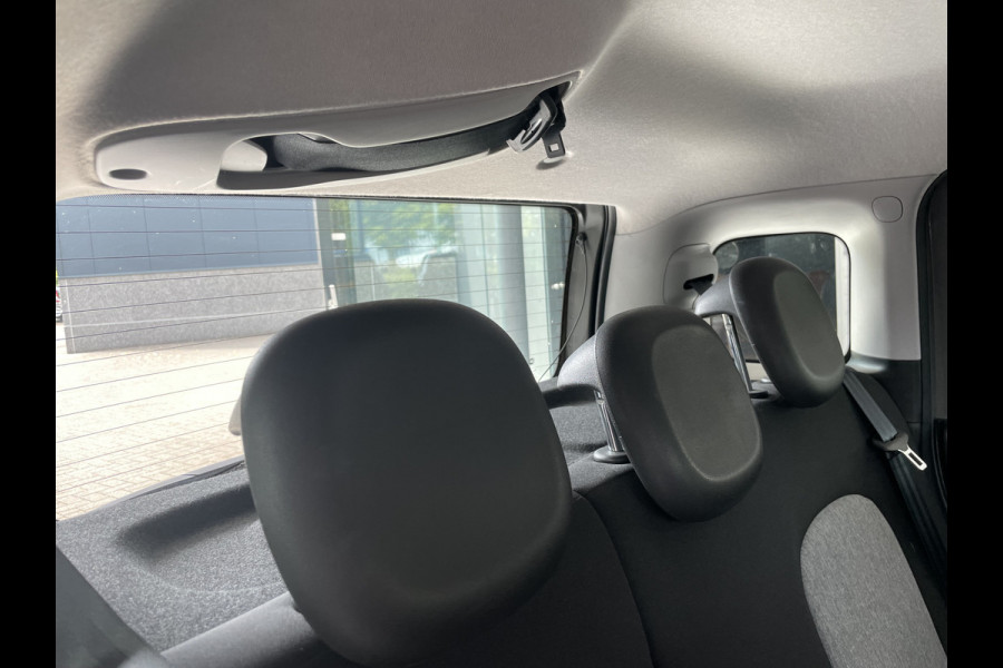 Fiat Panda 1.2 Lounge  5 zit plaatsen                          Airco - Bluetooth - Spiegels E V+VW - Centrale deurvergr. - E-Ramen voor - LMV 14"- ML Zeer goed onderhouden!