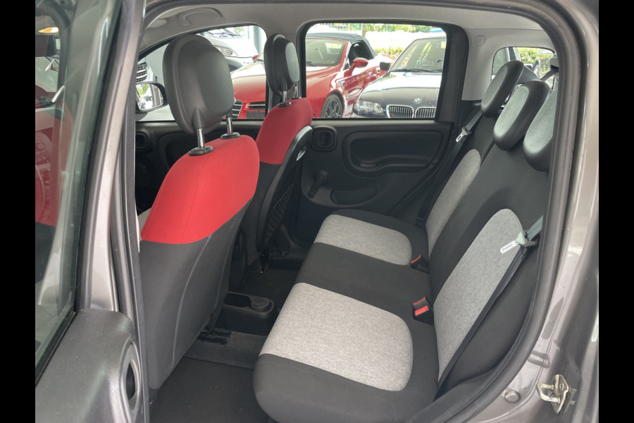 Fiat Panda 1.2 Lounge  5 zit plaatsen                          Airco - Bluetooth - Spiegels E V+VW - Centrale deurvergr. - E-Ramen voor - LMV 14"- ML Zeer goed onderhouden!