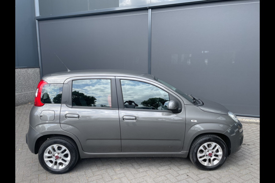 Fiat Panda 1.2 Lounge  5 zit plaatsen                          Airco - Bluetooth - Spiegels E V+VW - Centrale deurvergr. - E-Ramen voor - LMV 14"- ML Zeer goed onderhouden!