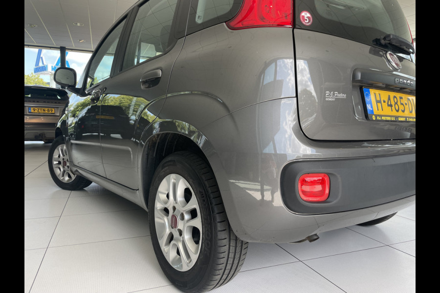 Fiat Panda 1.2 Lounge  5 zit plaatsen                          Airco - Bluetooth - Spiegels E V+VW - Centrale deurvergr. - E-Ramen voor - LMV 14"- ML Zeer goed onderhouden!