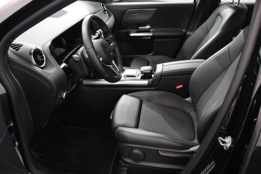 Mercedes-Benz GLA 200 Automaat Progressive Line | Navigatie | Stoelverwarming | Park Assist | Parkeersensoren | Camera | Spiegelpakket | LED koplamp High Performance | Elektrische achterklep | Seat-comfort Pack|